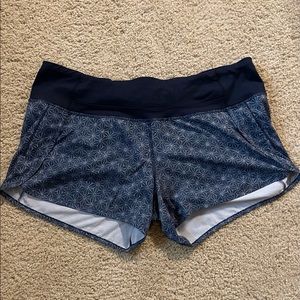 Lululemon Printed Blue Shorts Size 10